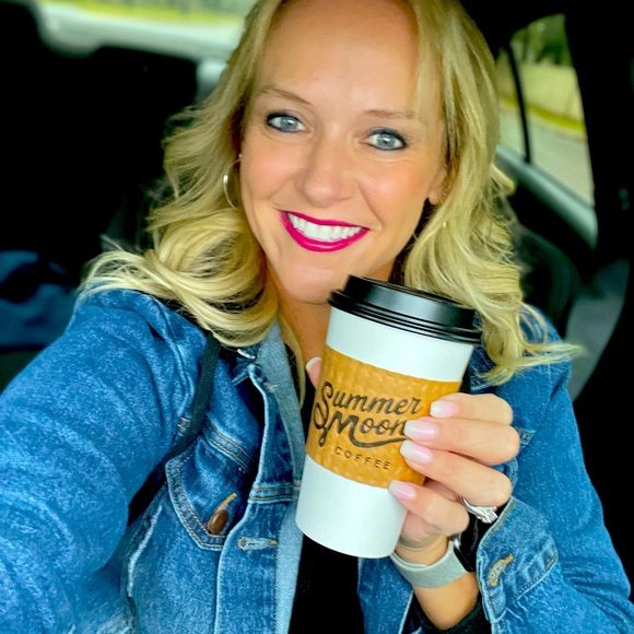 Meet your Posher, Andrea - Picture 1 of 7